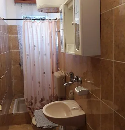 Nina Juric * Brodarica (Sibenik-Knin)