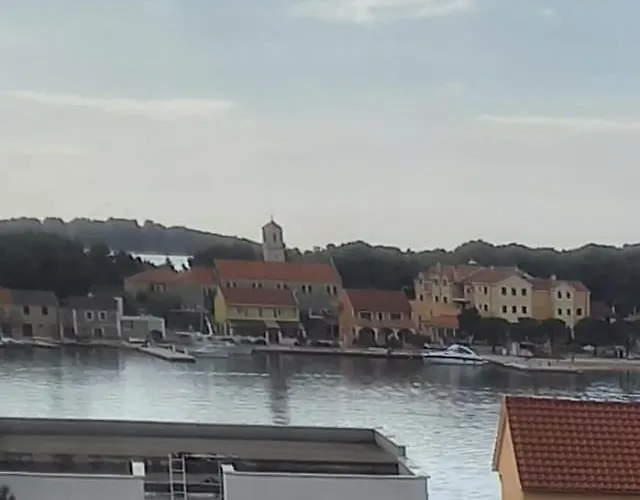 Nina Juric דירה *