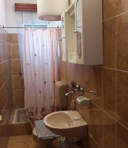 Nina Juric * Brodarica (Sibenik-Knin)